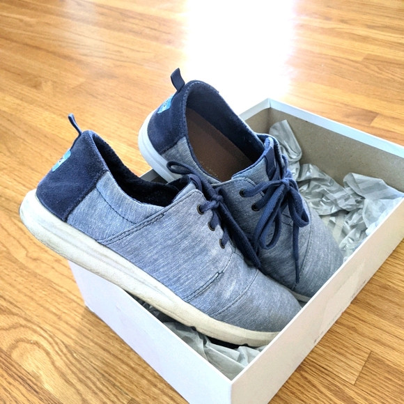 FREE WITH $50+ PURCHASE. Toms Chambray Del Rey Sneakers - Picture 2 of 3
